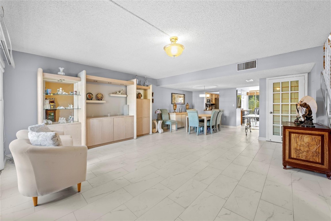 2212 NE 7th St Hallandale Beach, FL 33009