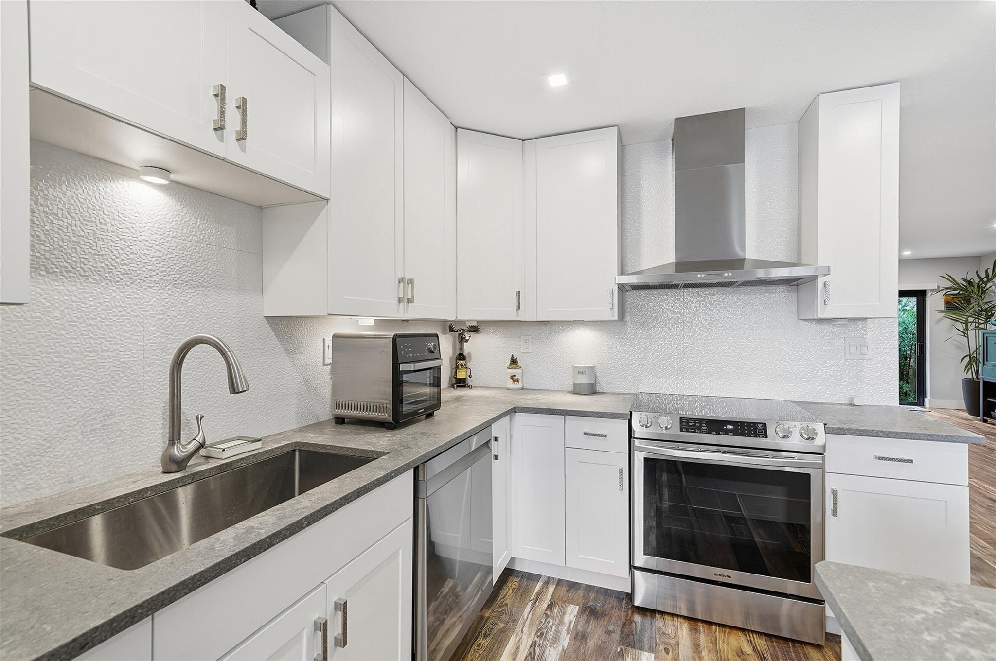 261 NE 16th #305 Fort Lauderdale, FL 33305