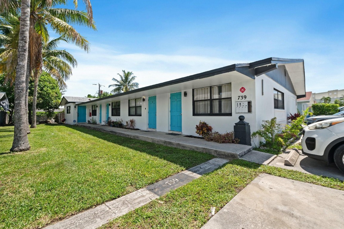 739 NE 13th