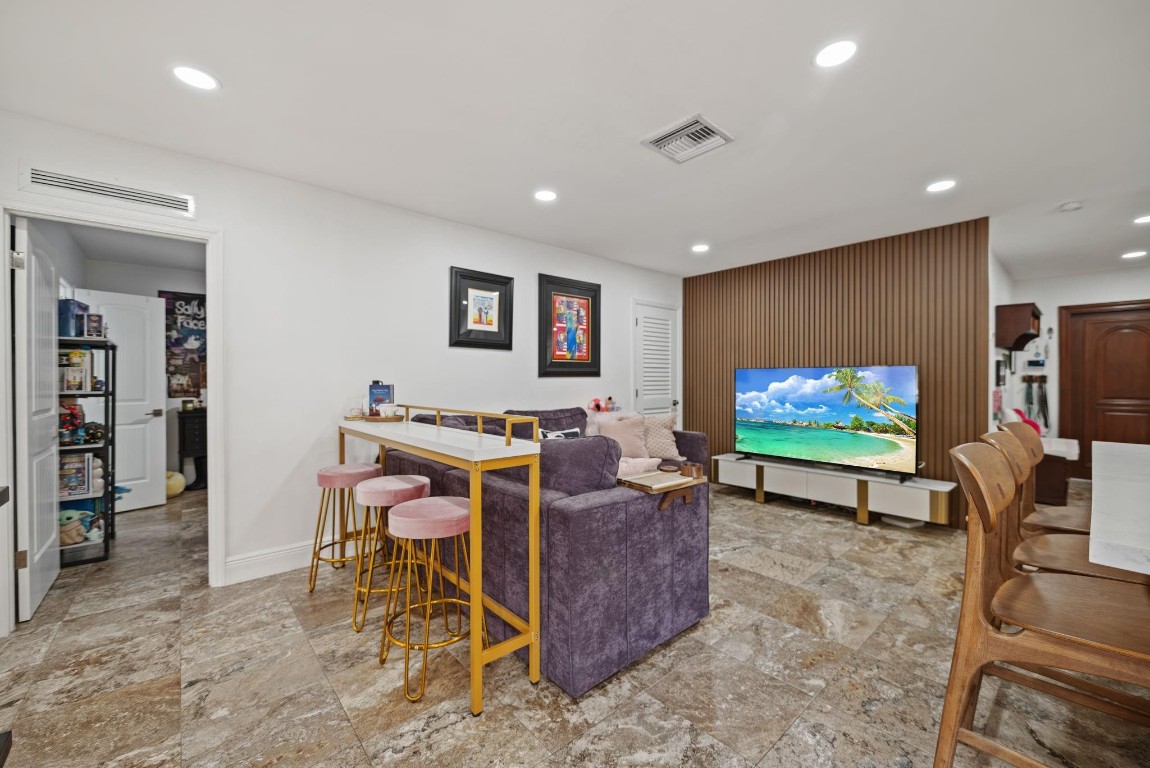 6320 Pent Miami Lakes, FL 33014