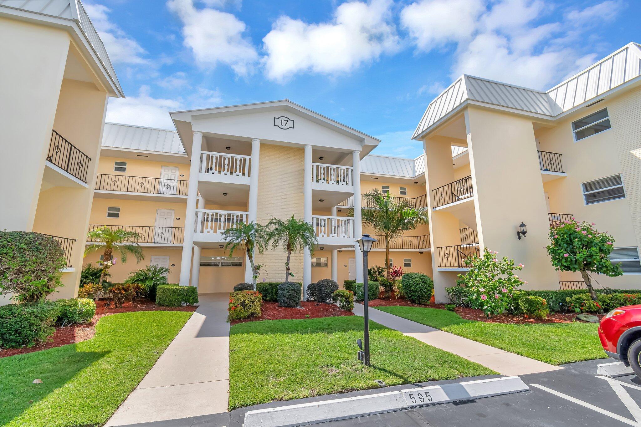 17 Colonial Clb 204th Dr #204,Boynton Beach, FL 33435