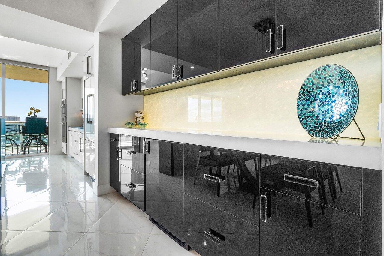 2640 Lake Shr Dr #2307 Riviera Beach, FL 33404