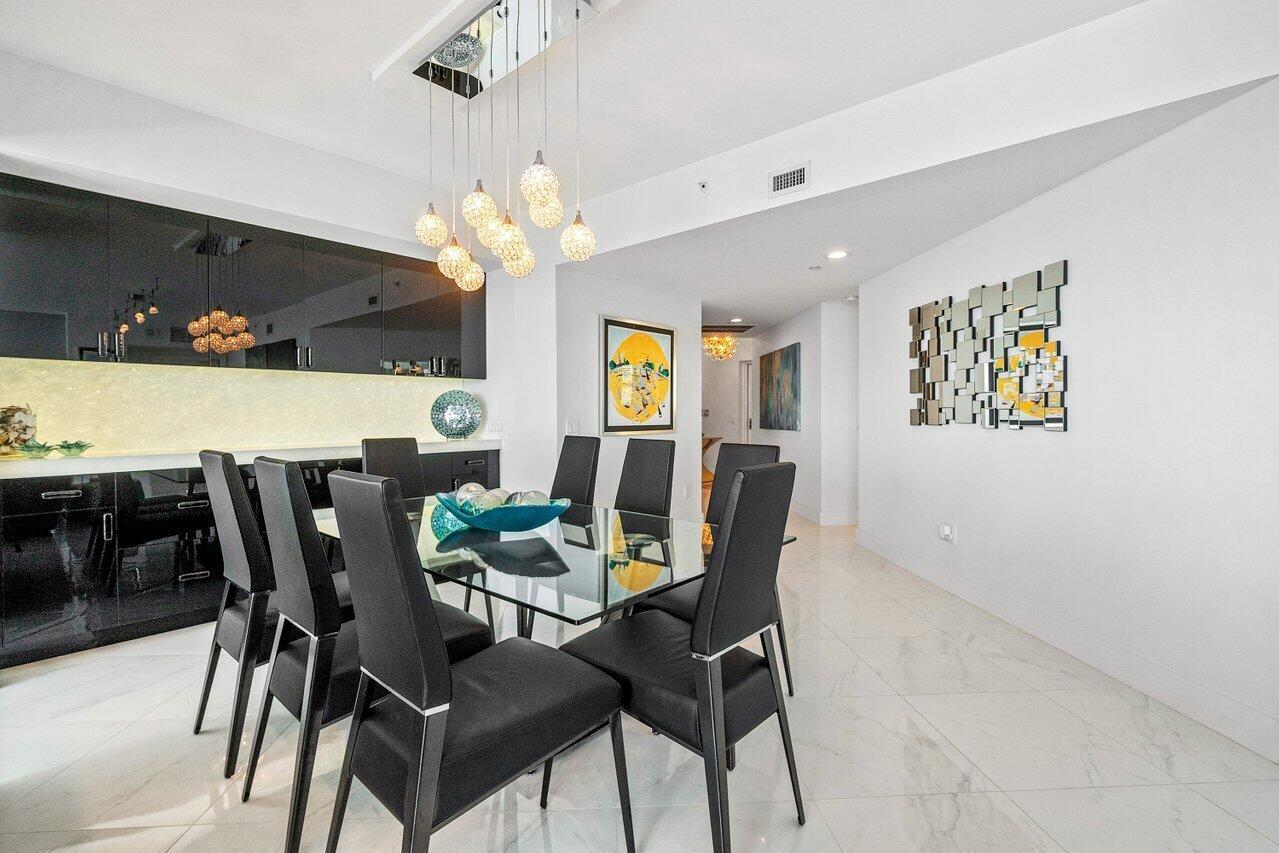 2640 Lake Shr Dr #2307 Riviera Beach, FL 33404