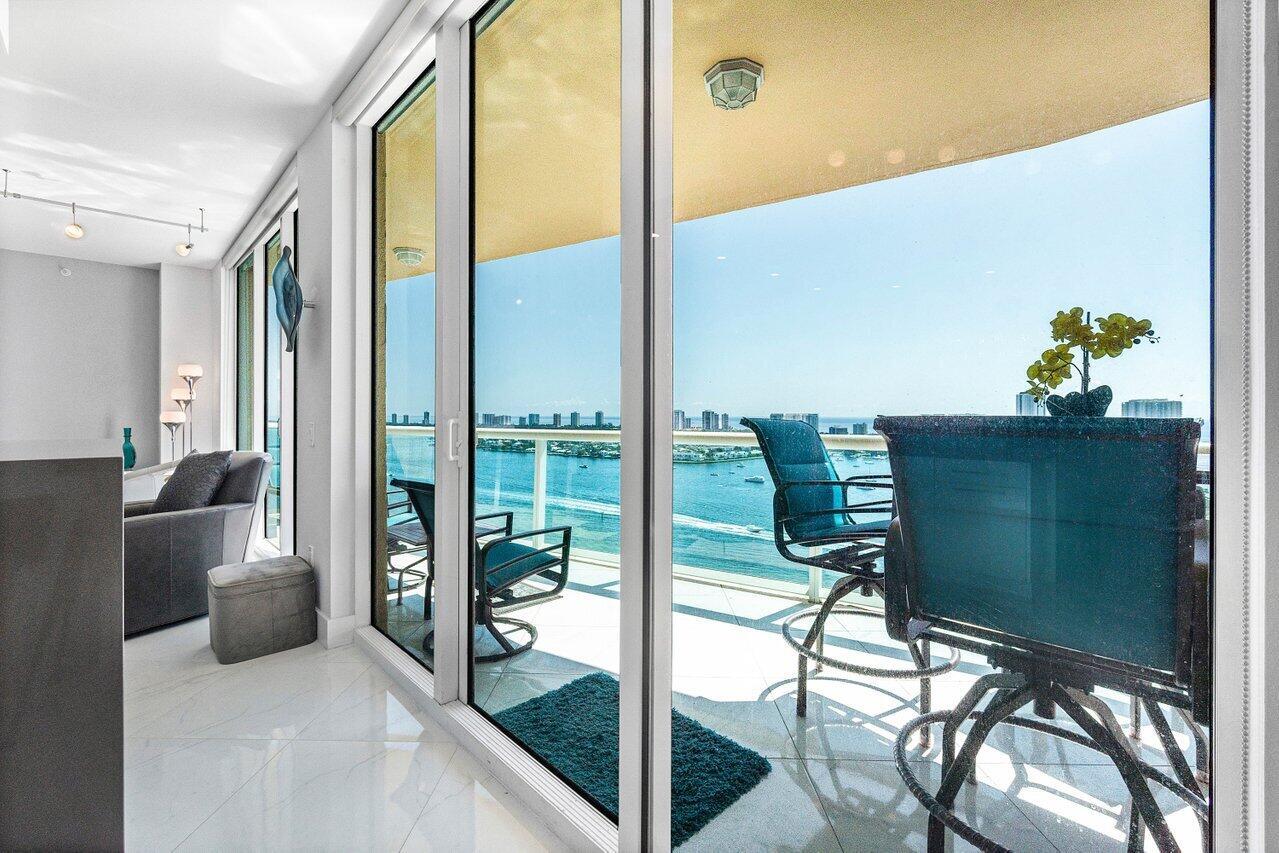 2640 Lake Shr Dr #2307 Riviera Beach, FL 33404