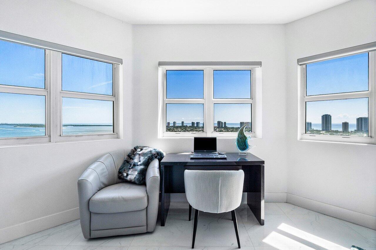 2640 Lake Shr Dr #2307 Riviera Beach, FL 33404