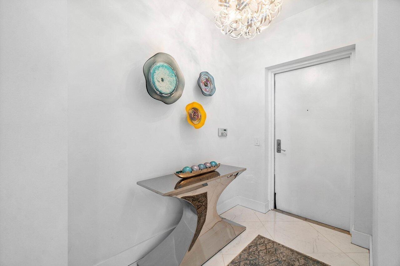 2640 Lake Shr Dr #2307 Riviera Beach, FL 33404