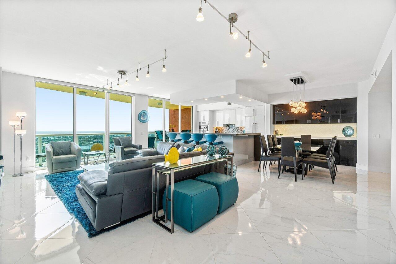 2640 Lake Shr Dr #2307 Riviera Beach, FL 33404