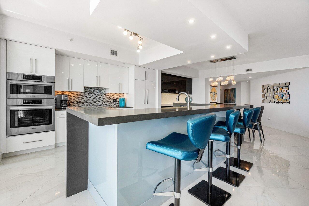 2640 Lake Shr Dr #2307 Riviera Beach, FL 33404