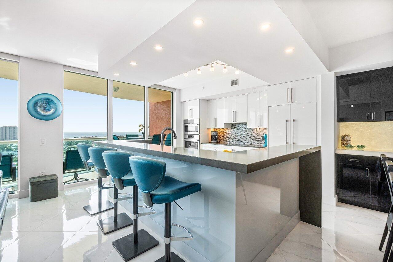 2640 Lake Shr Dr #2307 Riviera Beach, FL 33404