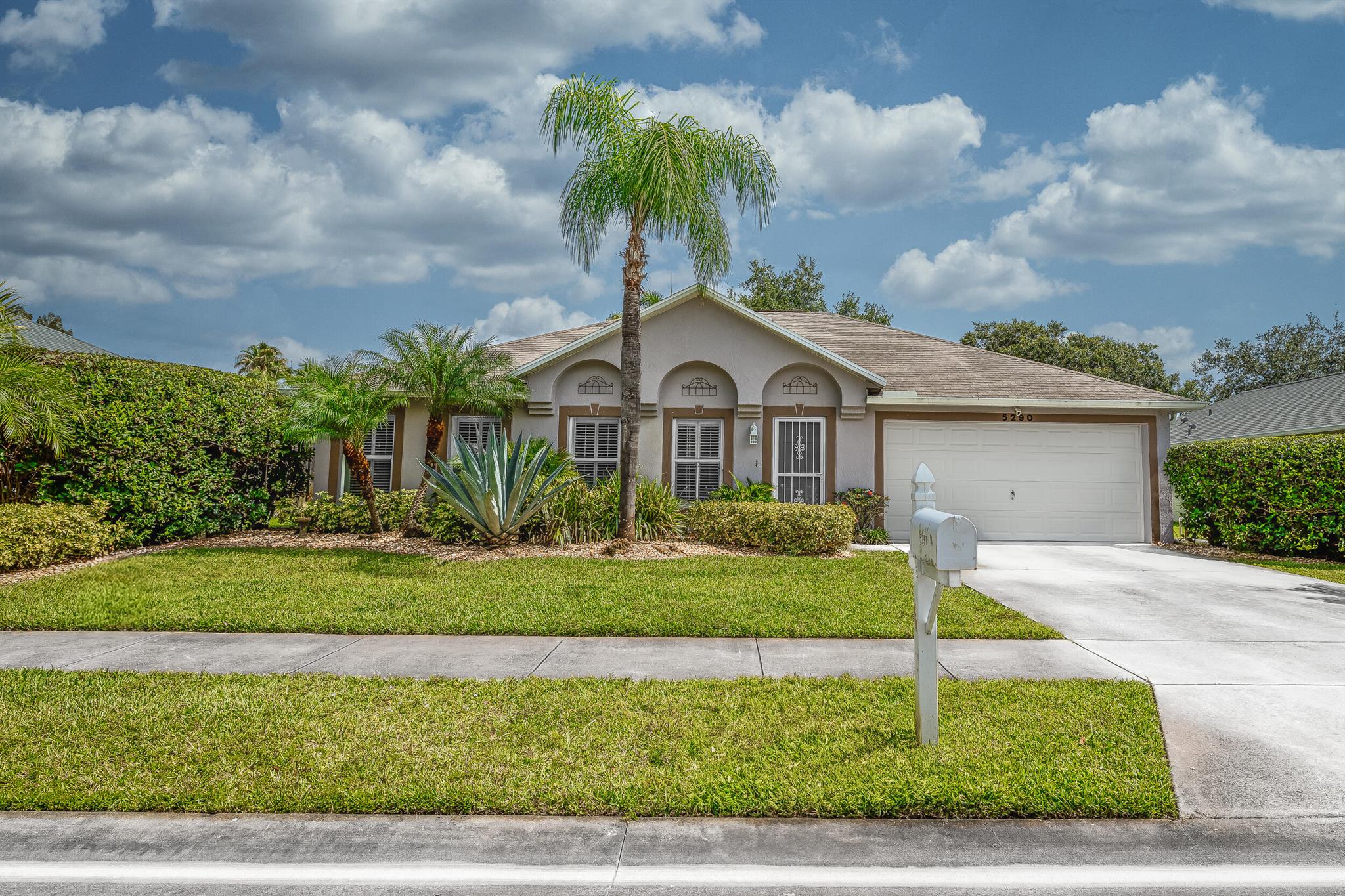 5290 Compass Pointe Cir