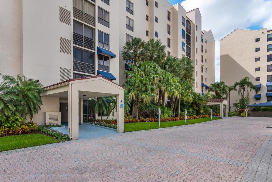 7568 Regency Lk Dr #502
