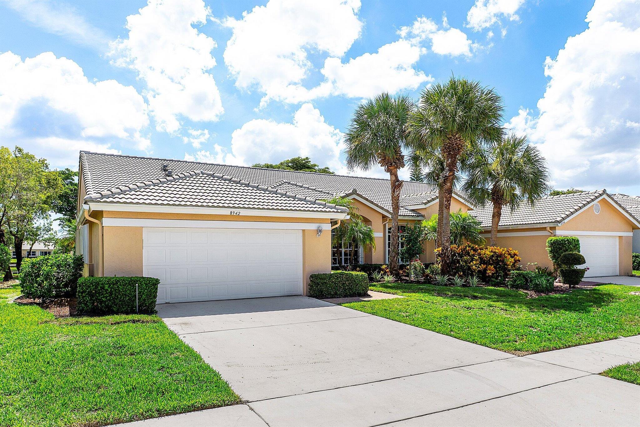 8942 Brittany Lks Dr