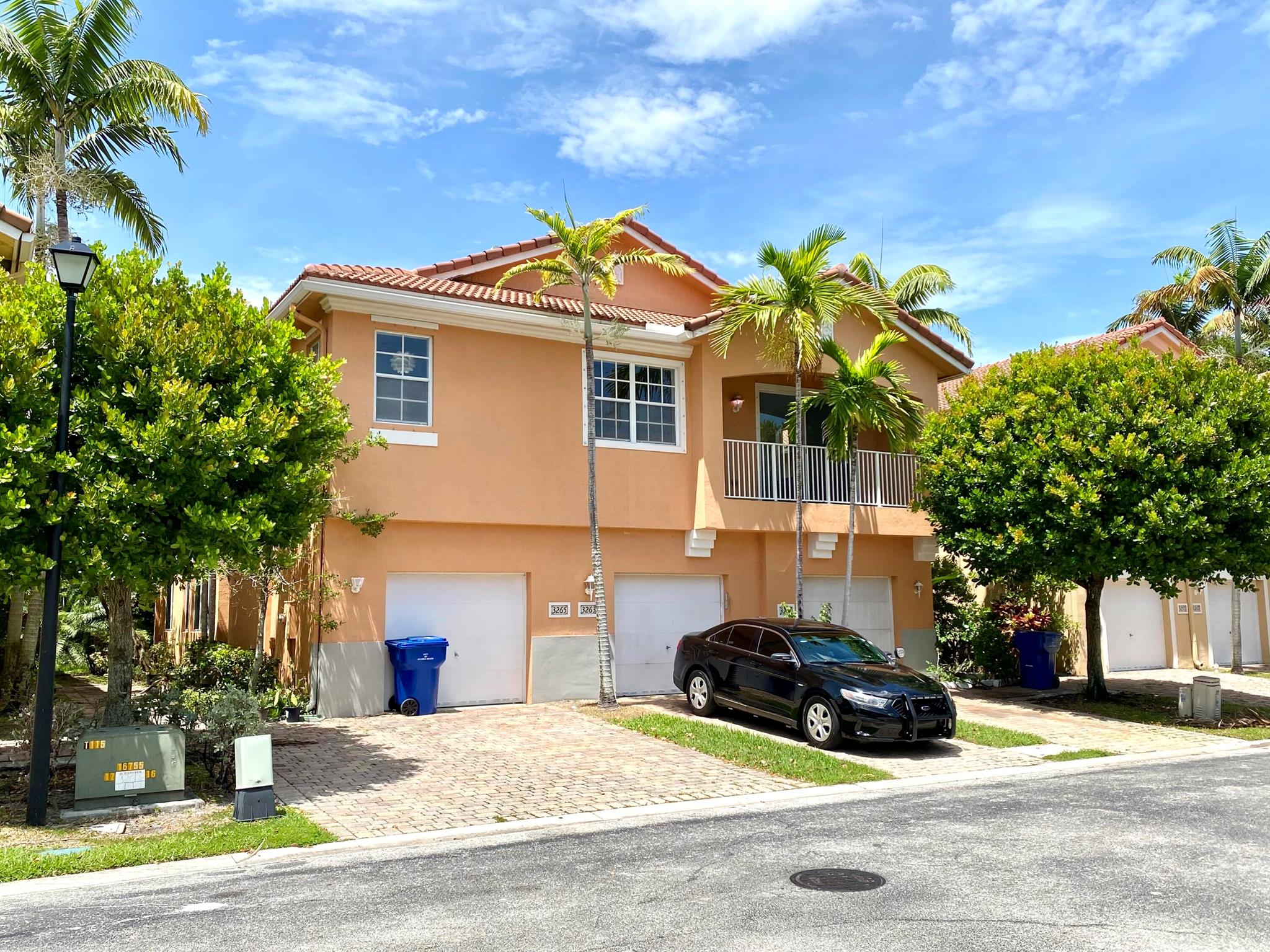 3261 Scarletta Dr