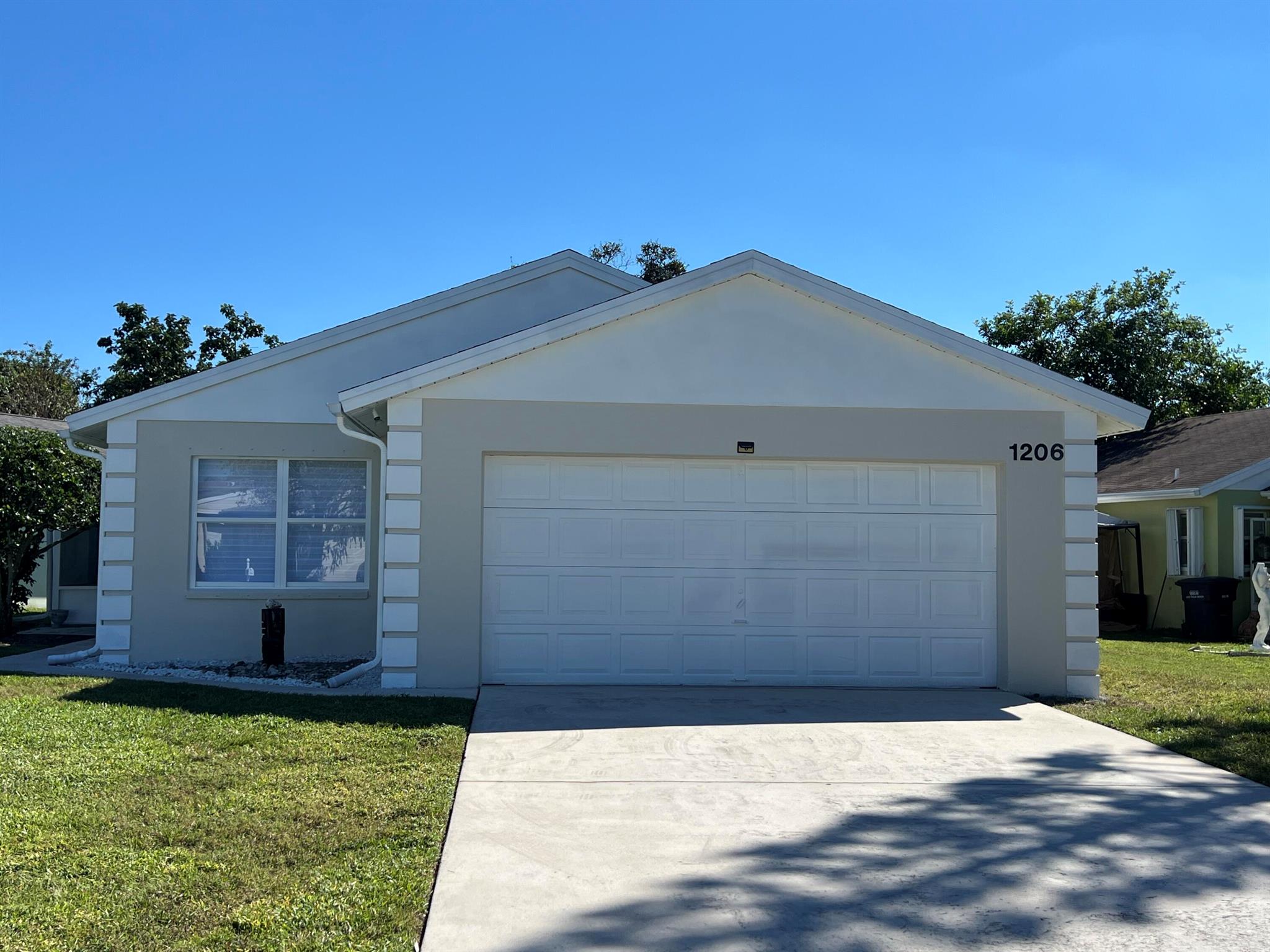 1206 Pine Sage Cir West Palm Beach, FL 33409