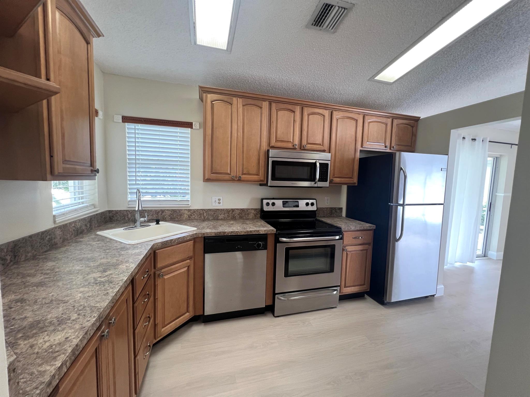 1206 Pine Sage Cir West Palm Beach, FL 33409