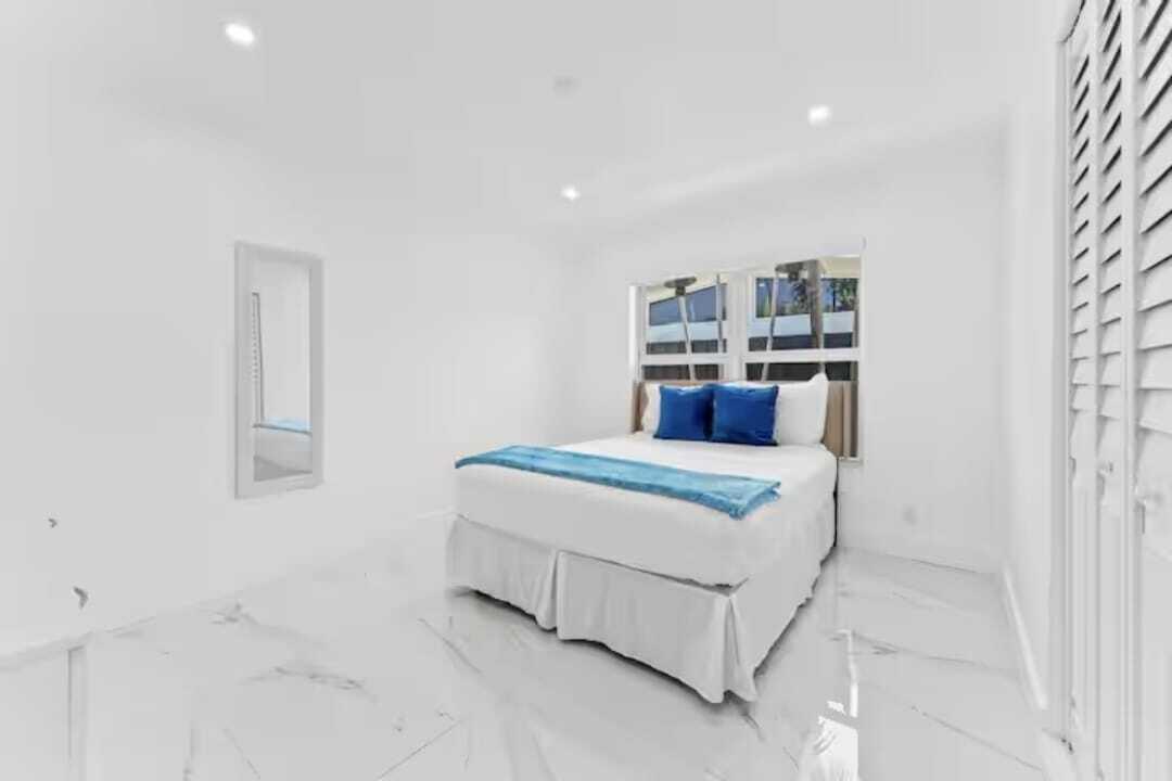 1713 NE Ne 7th Ter Fort Lauderdale, FL 33305