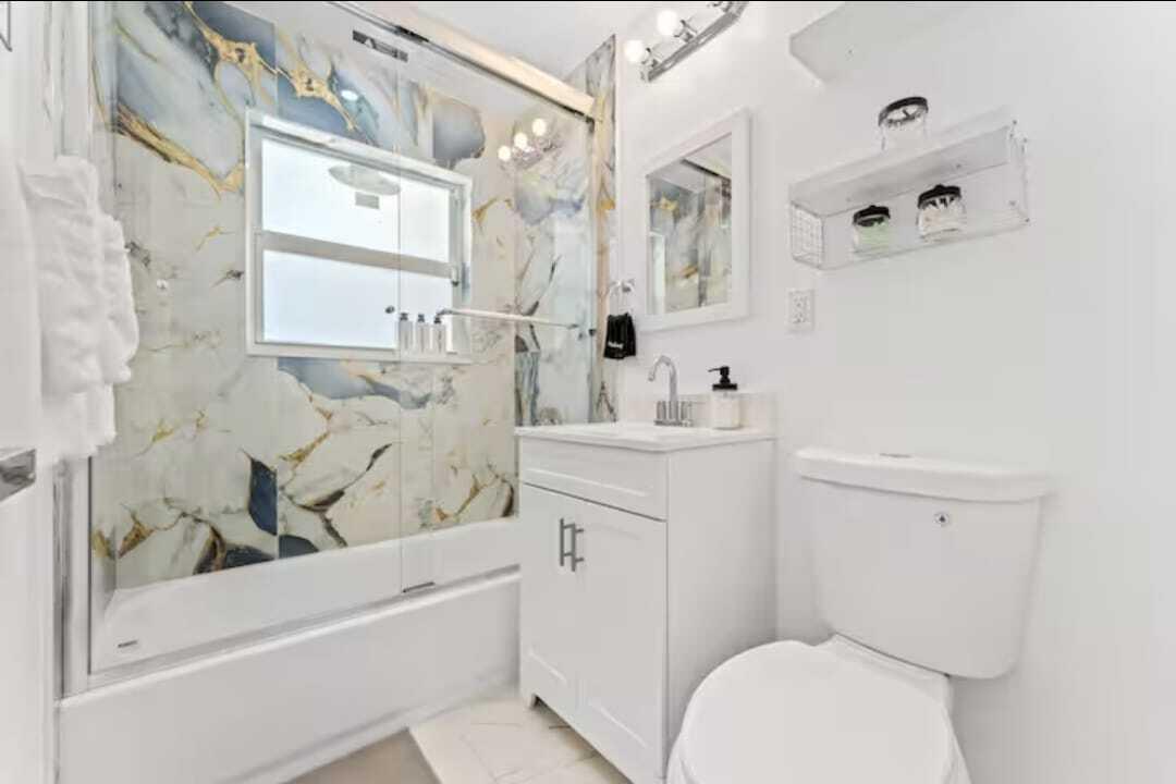 1713 NE Ne 7th Ter Fort Lauderdale, FL 33305