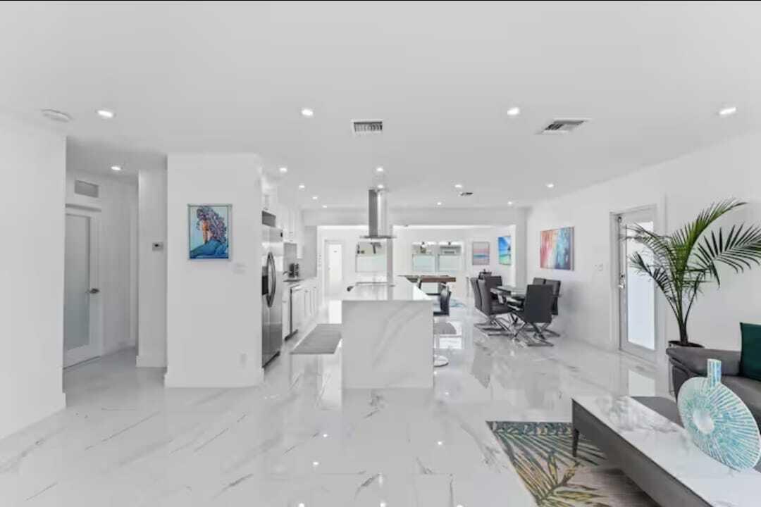 1713 NE Ne 7th Ter Fort Lauderdale, FL 33305