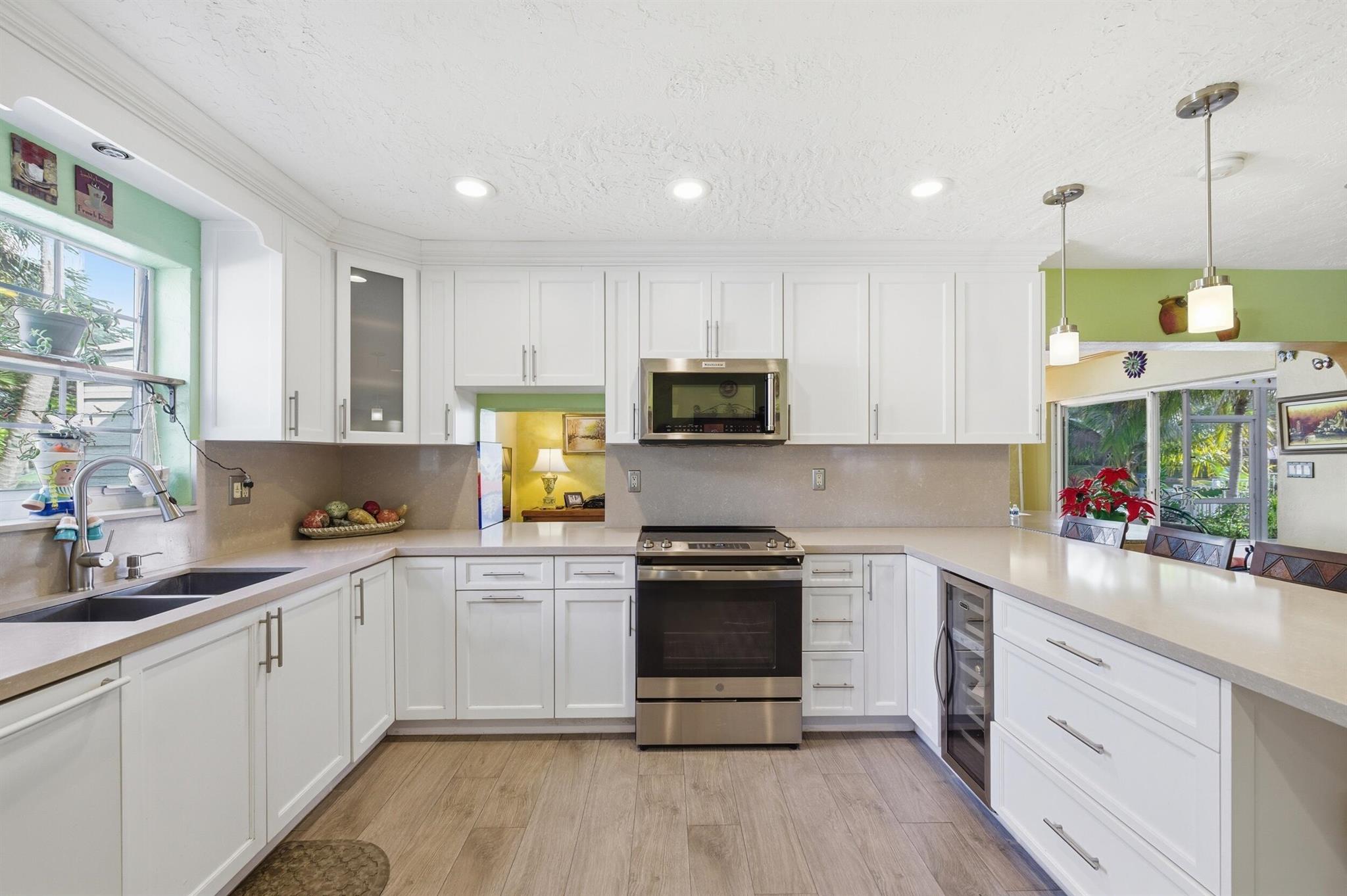 1811 NW 119th Ave Pembroke Pines, FL 33026