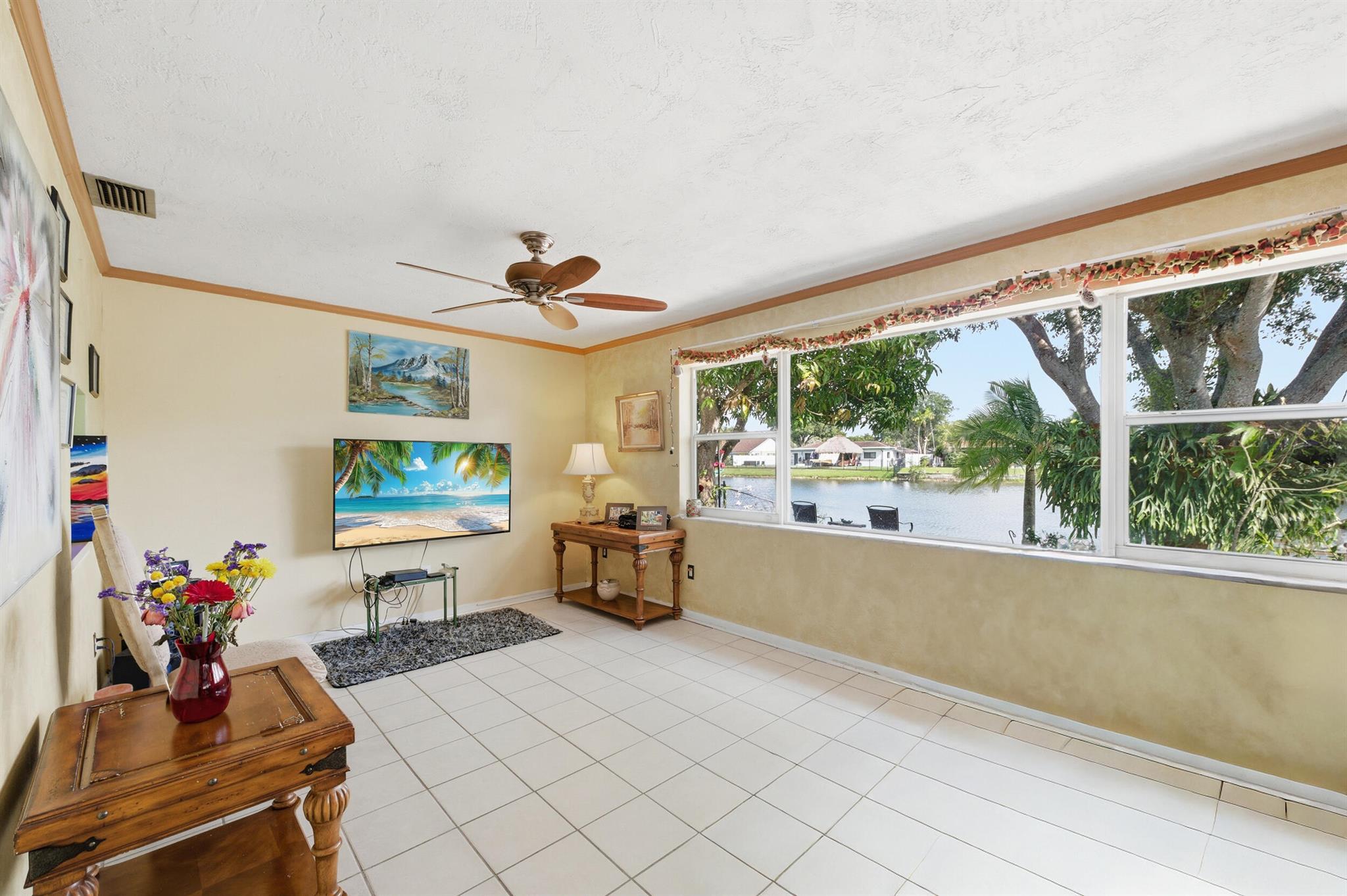 1811 NW 119th Ave Pembroke Pines, FL 33026