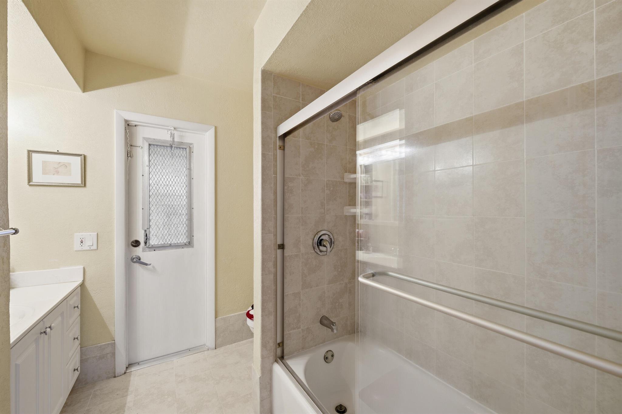 1811 NW 119th Ave Pembroke Pines, FL 33026