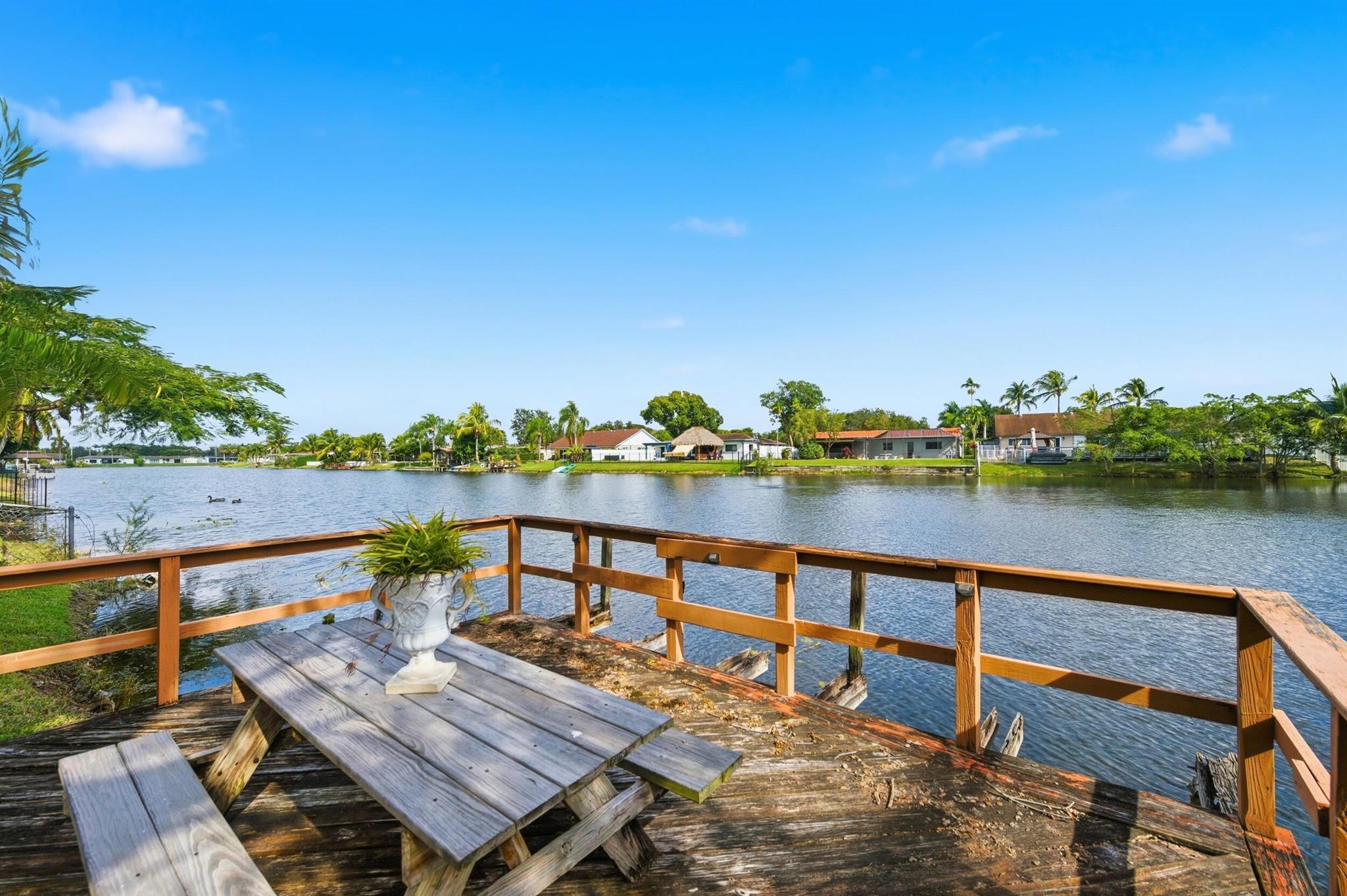 1811 NW 119th Ave Pembroke Pines, FL 33026