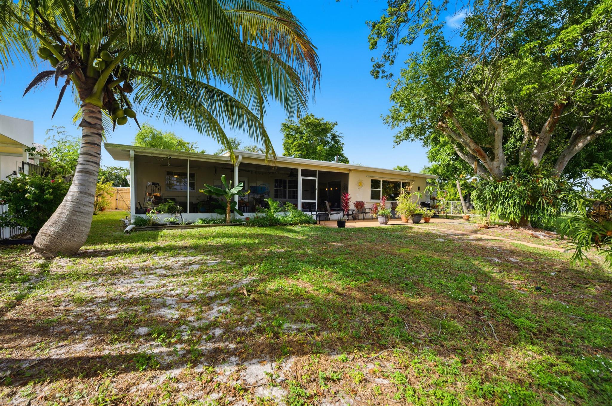 1811 NW 119th Ave Pembroke Pines, FL 33026