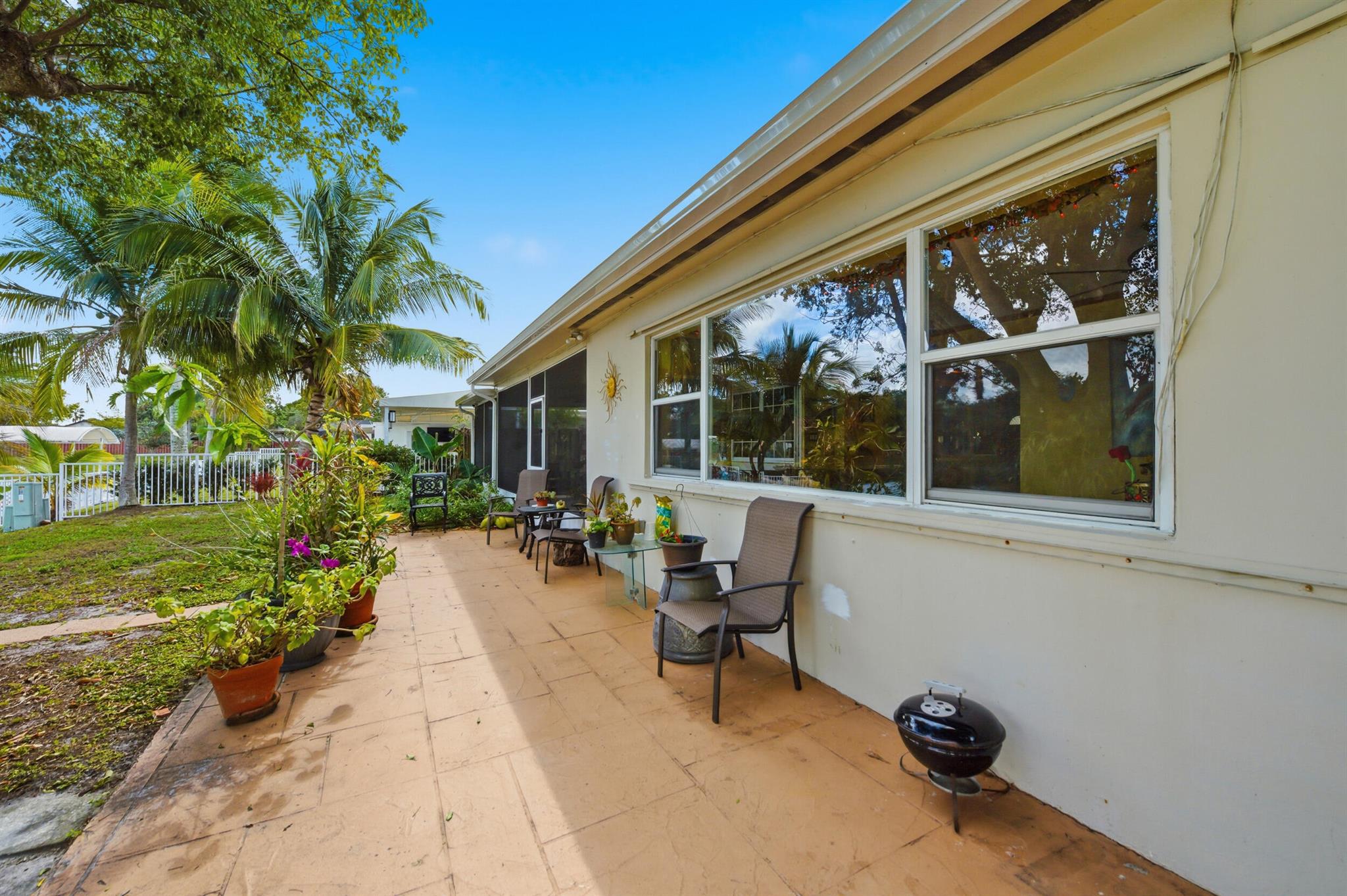 1811 NW 119th Ave Pembroke Pines, FL 33026