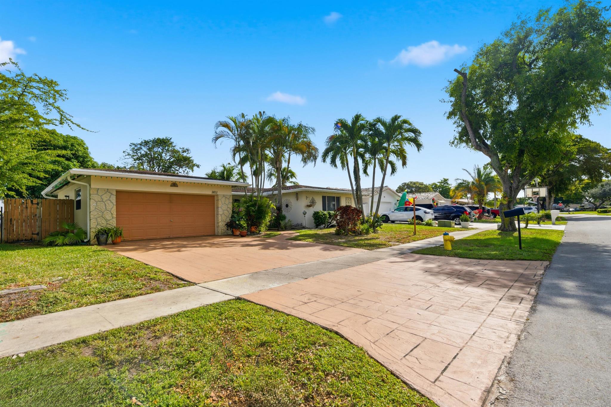 1811 NW 119th Ave Pembroke Pines, FL 33026