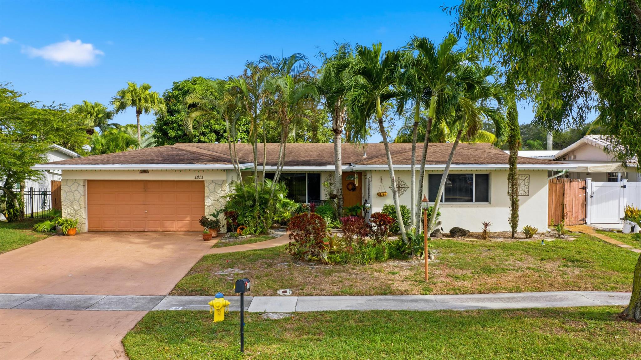 1811 NW 119th Ave Pembroke Pines, FL 33026