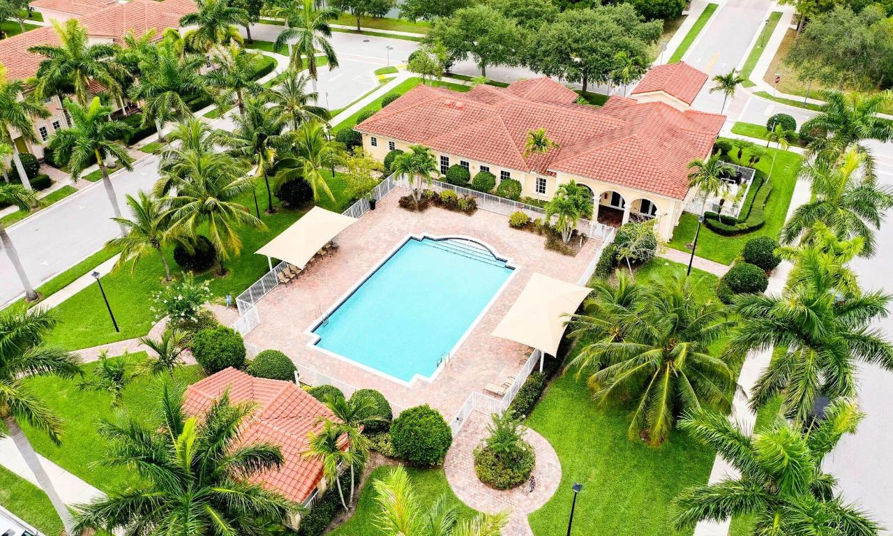 118 Foxford Jupiter, FL 33458