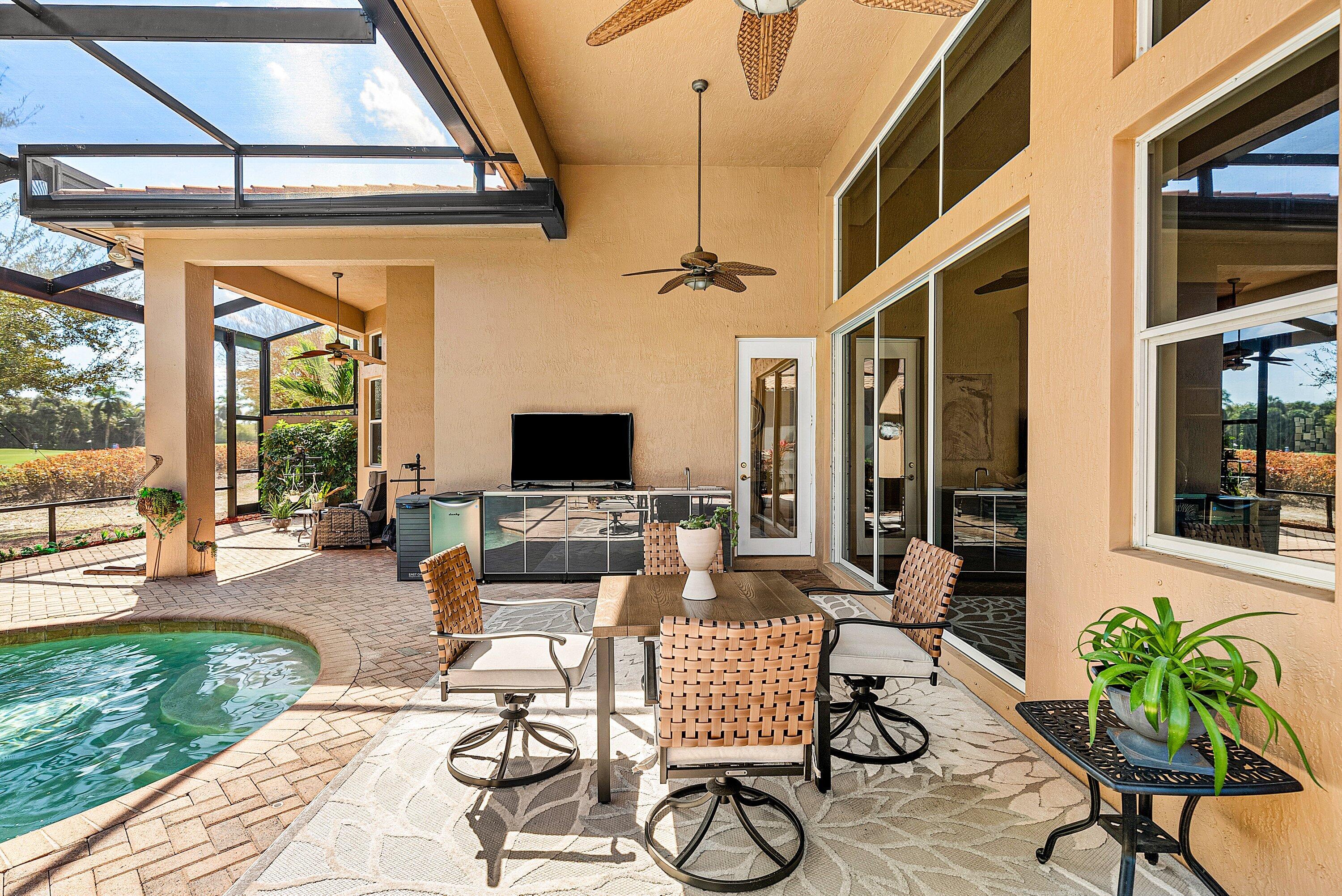 8042 Laurel Rdg Delray Beach, FL 33446