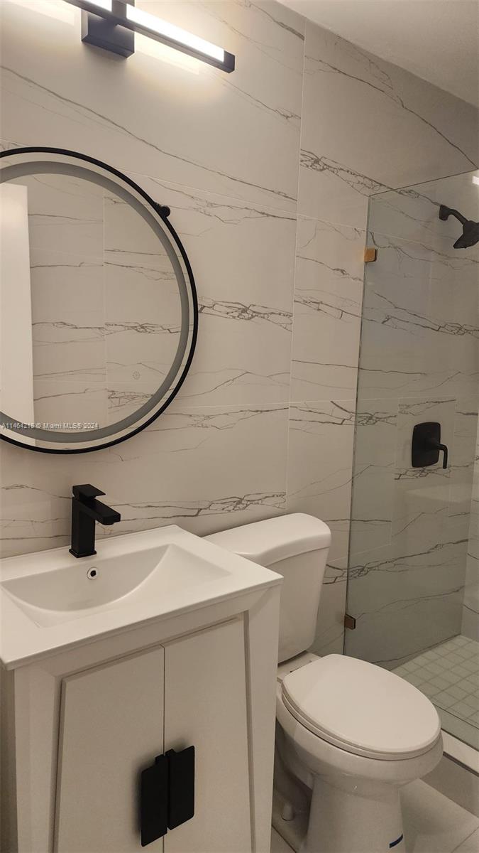 472 Sunset Dr Hallandale Beach, FL 33009