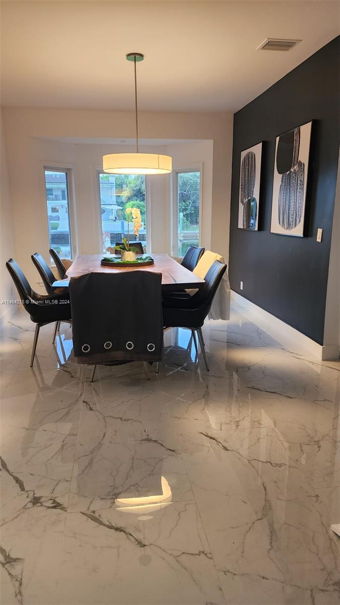 472 Sunset Dr Hallandale Beach, FL 33009