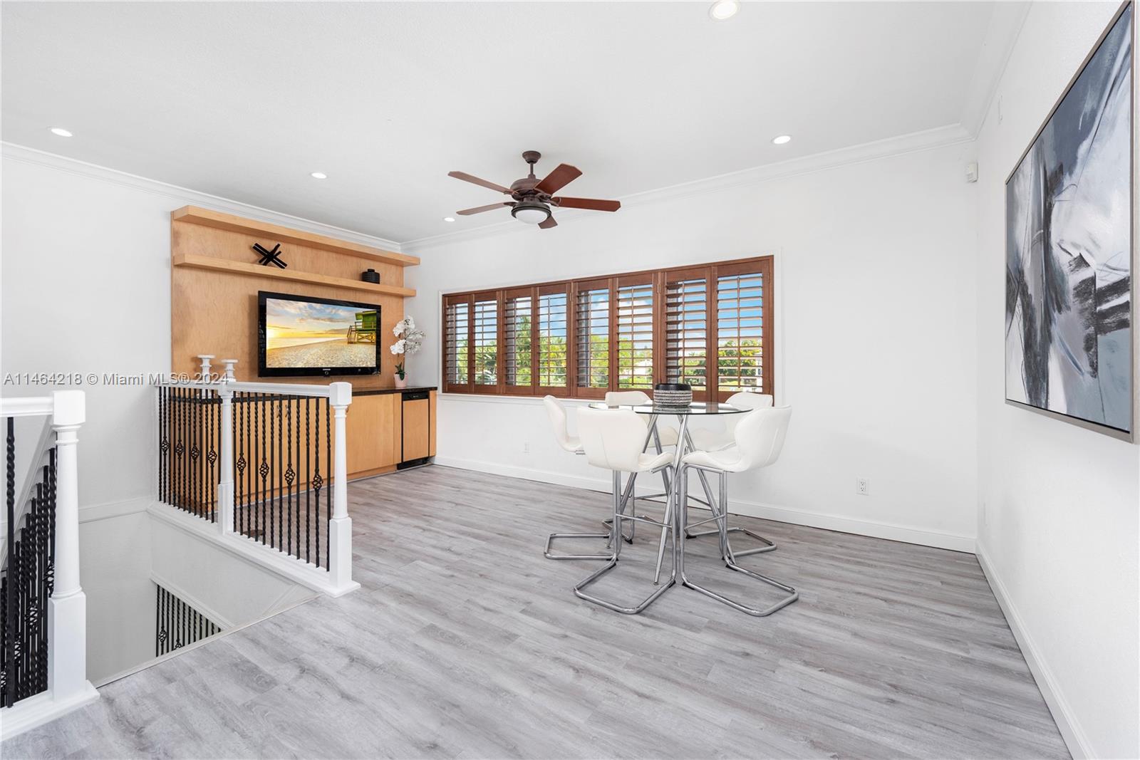 472 Sunset Dr Hallandale Beach, FL 33009