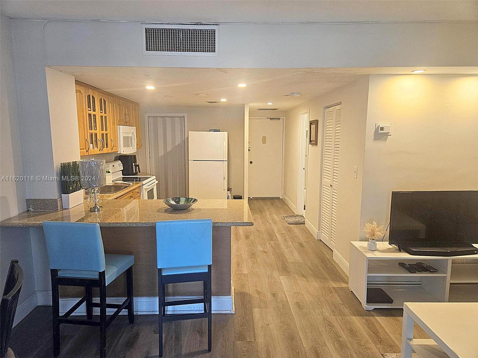 image FOUR AMBASSADORS CONDO1