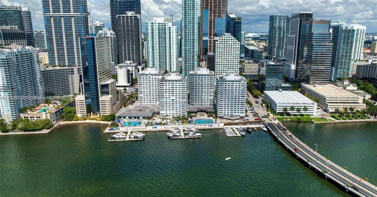 image FOUR AMBASSADORS CONDO25
