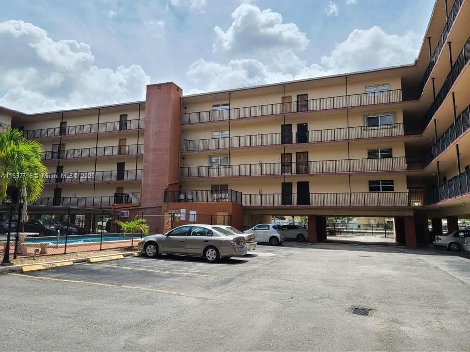 1075 W 68th St #114