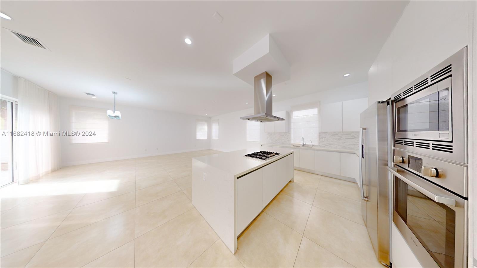 9980 NW 74th Ter Doral, FL 33178