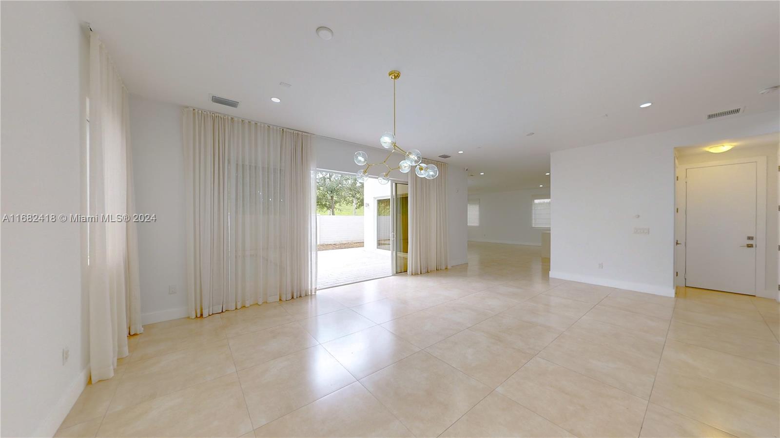 9980 NW 74th Ter Doral, FL 33178