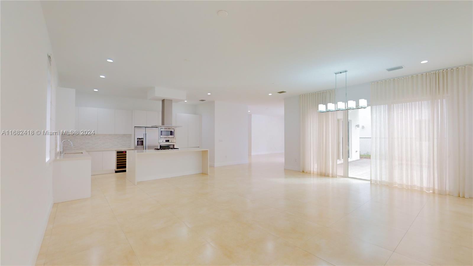 9980 NW 74th Ter Doral, FL 33178