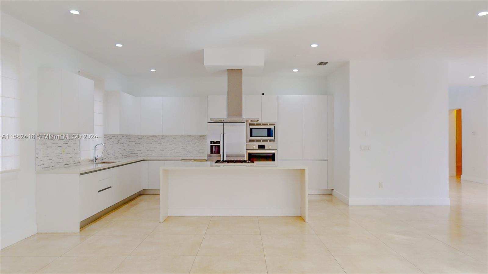 9980 NW 74th Ter Doral, FL 33178