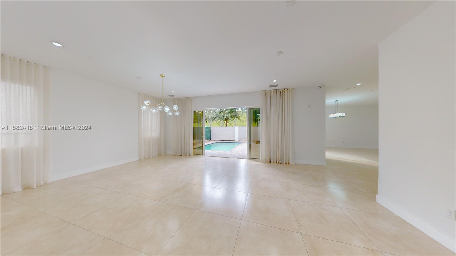 9980 NW 74th Ter Doral, FL 33178