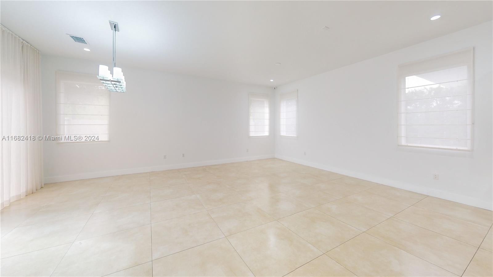 9980 NW 74th Ter Doral, FL 33178