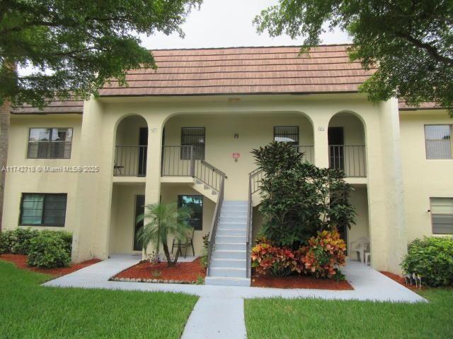 110 Lake Meryl Dr #216