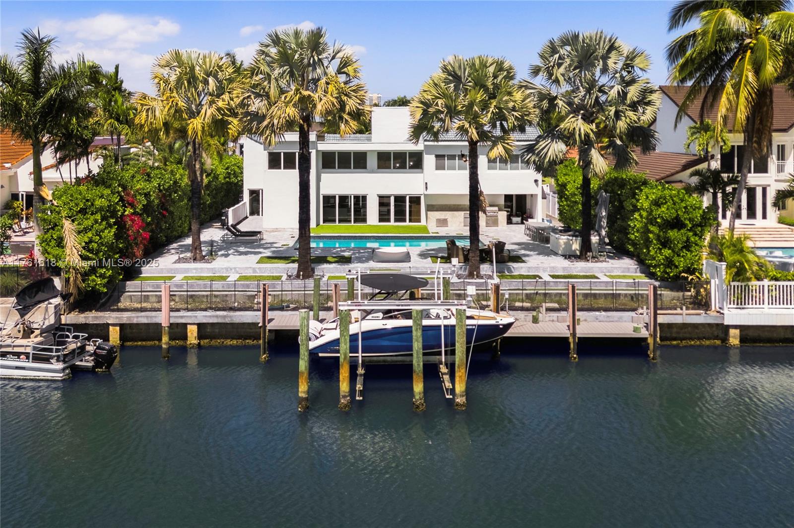 449 Holiday Dr,Hallandale Beach, FL 33009