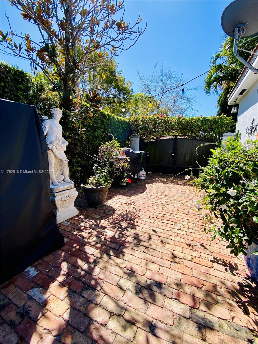 1135 SW 62nd Ave West Miami, FL 33144