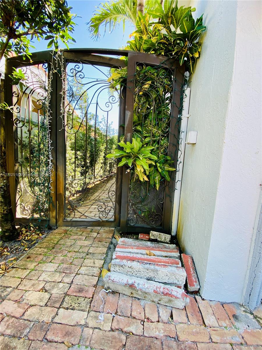 1135 SW 62nd Ave West Miami, FL 33144