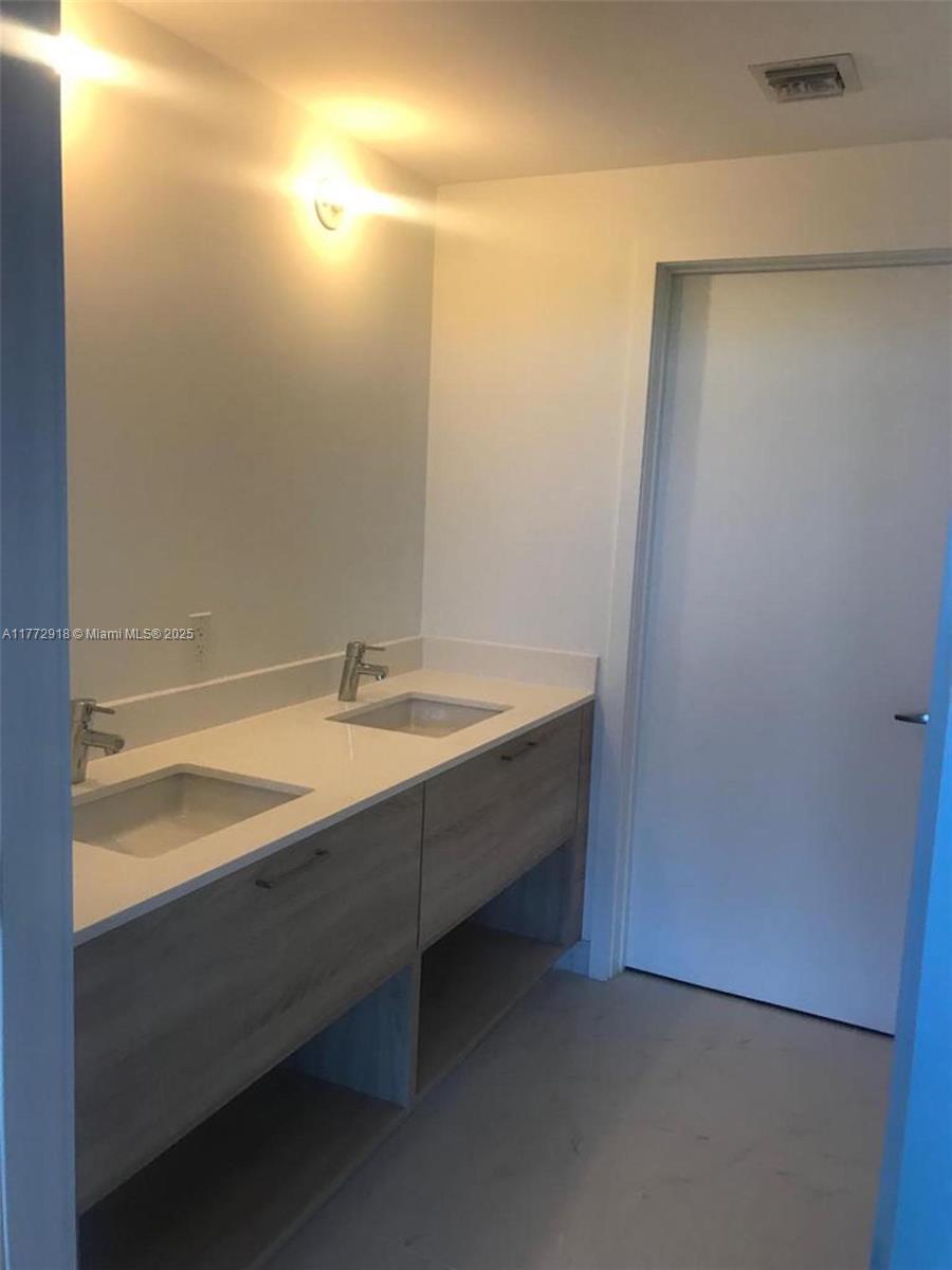 16385 Biscayne Blvd Unit 1902th North Miami Beach, FL 33160