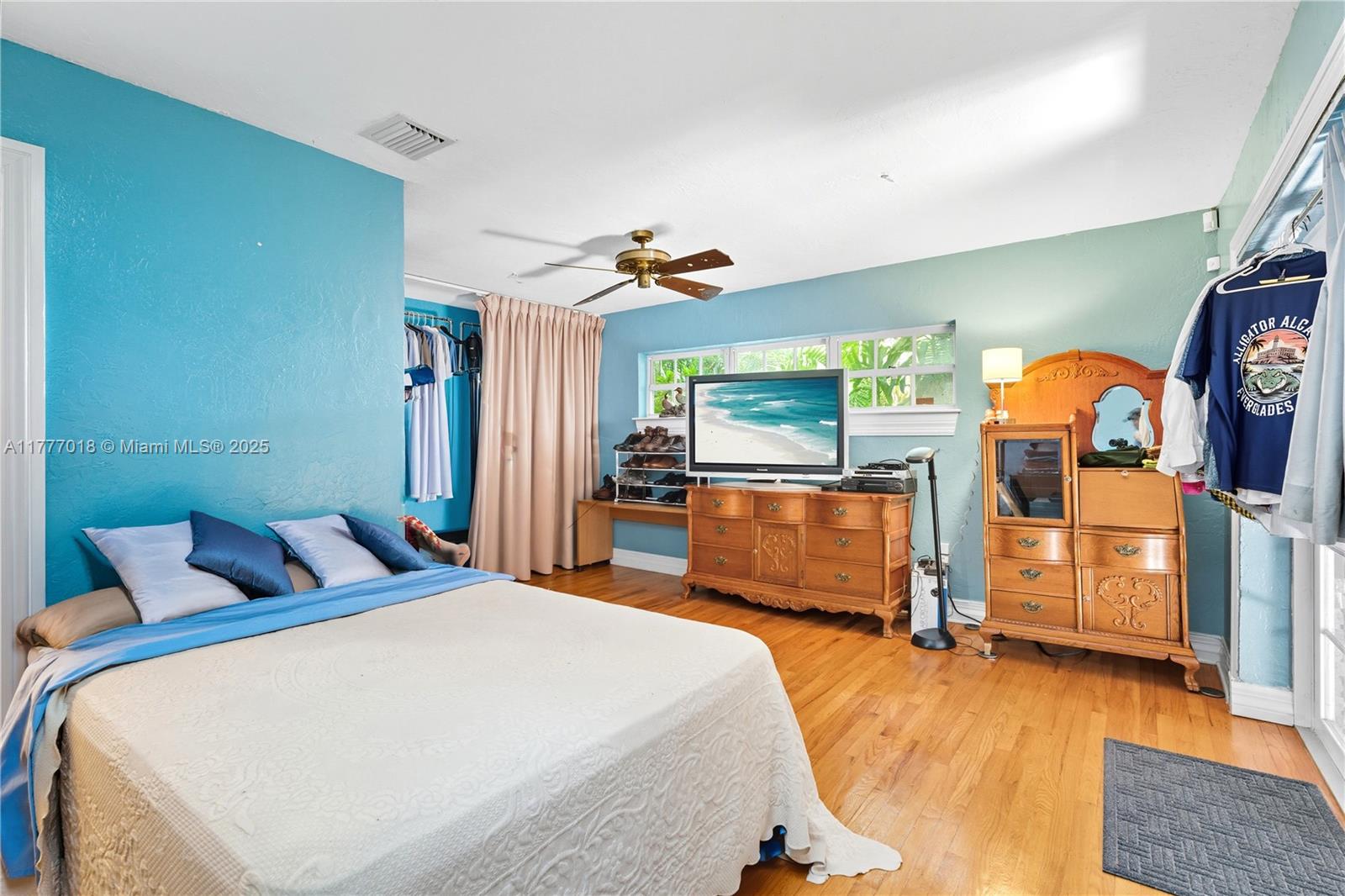 4160 Lybyer Ave Miami, FL 33133